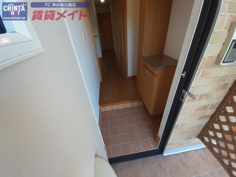 玄関　同型参考写真