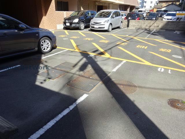 駐車場　駐車場
