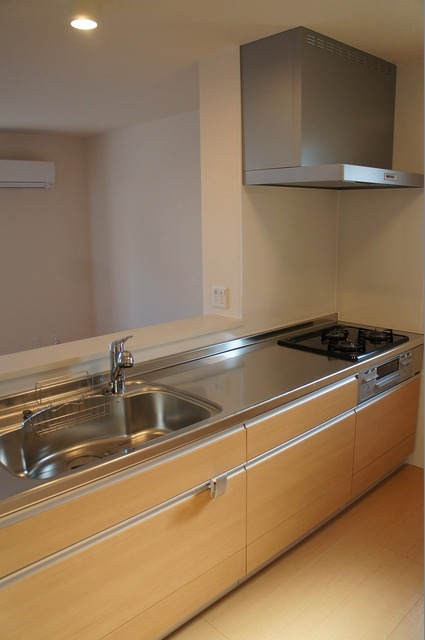 キッチン　スゴーク大きいシステムキッチンですよ♪