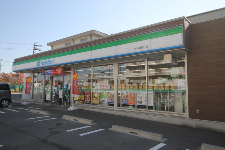 コンビニ　ファミリーマート（コンビニ）まで393m