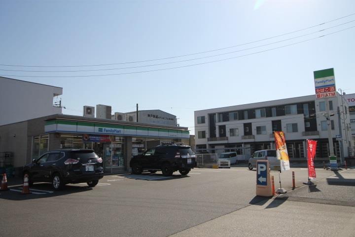 コンビニ　ファミリーマート（コンビニ）まで634m