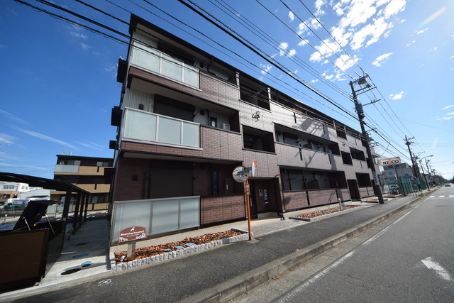建物外観　～青い空、白い雲っ～