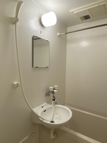 洗面設備　浴室内に洗面台がついてます♪