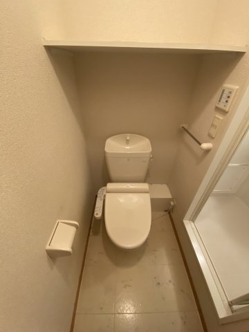 トイレ　温水洗浄便座付きのトイレです！