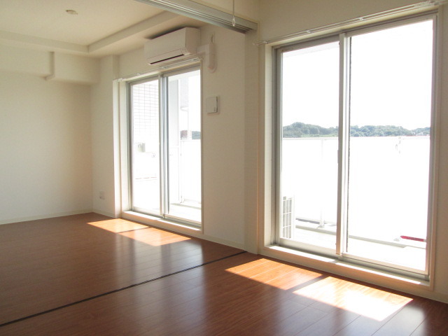 居室・リビング　同物件別部屋参考写真です。