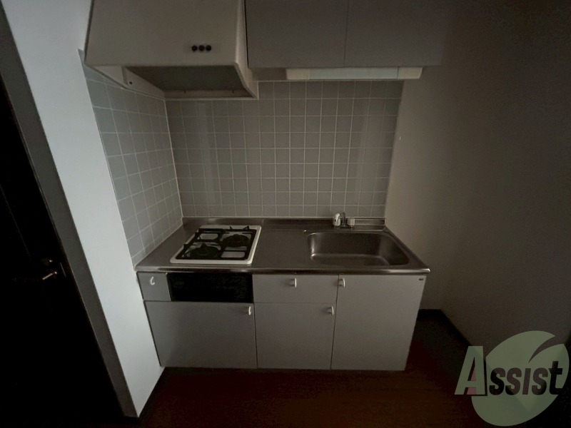 キッチン　収納充実で、広さもお料理するのに問題無いかと思います。