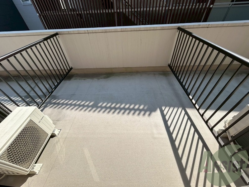 バルコニー　こちらがバルコニーです。晴れた日は沢山洗濯物を干せそうです。