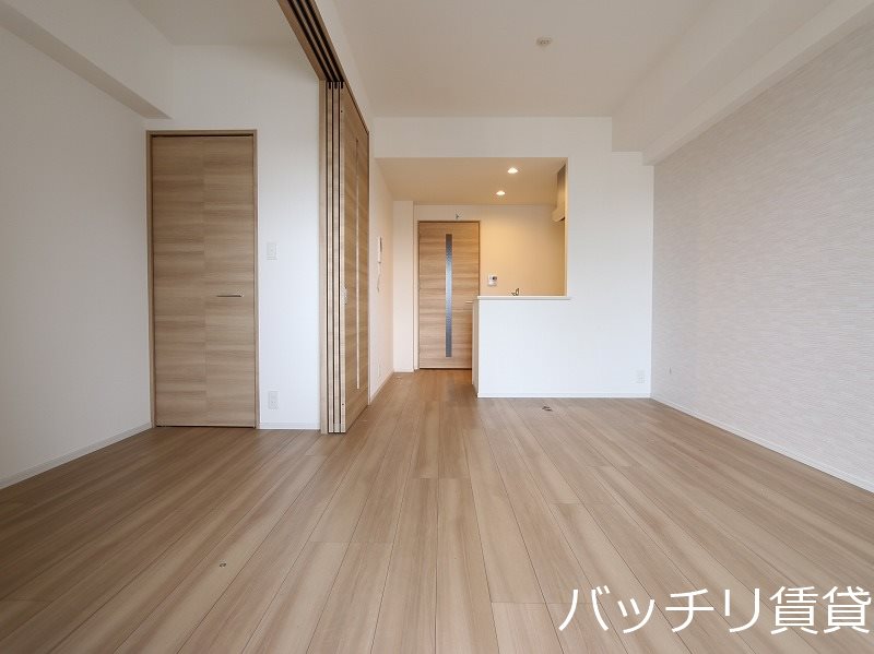 居室・リビング　別号室タイプの為、現状を優先いたします。