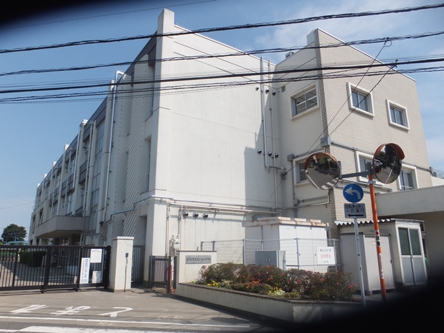 小学校　調布市立 北ノ台小学校（小学校）まで677m