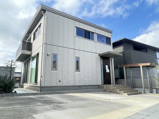 建物外観　セキスイハイム施工・管理　普通賃貸借（2年更）