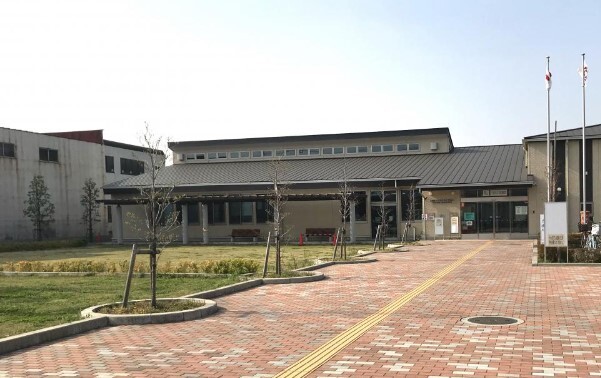 図書館　三郷市立図書館（図書館）まで1232m