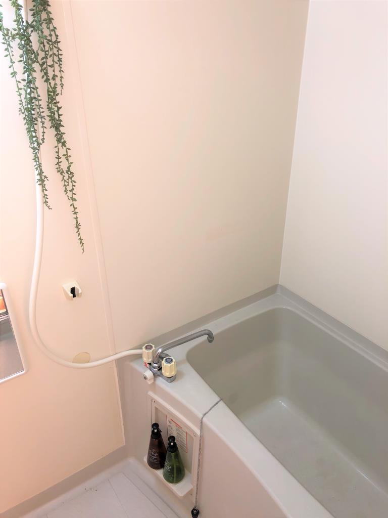 バス・シャワールーム　清潔感あるお風呂