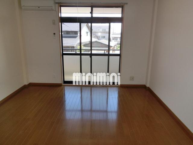 居室・リビング　窓が大きく明るい居室