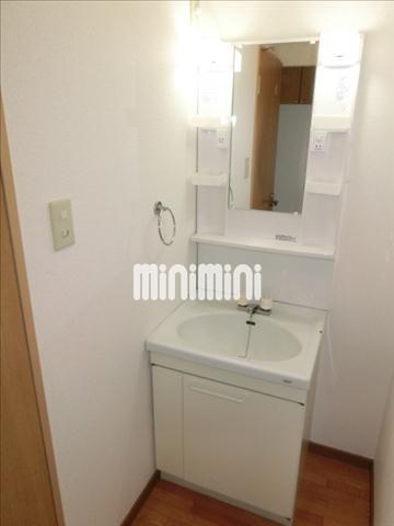 洗面設備　女性にうれしい独立洗面台付き