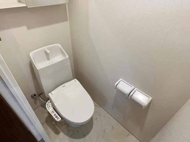 トイレ　温水洗浄便座です♪