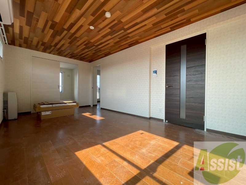 居室・リビング　広々としたリビングですね。使い勝手がよさそうですね！