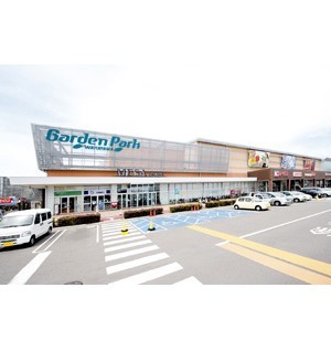 スーパー　メッサオークワガーデンパーク和歌（スーパー）まで939m