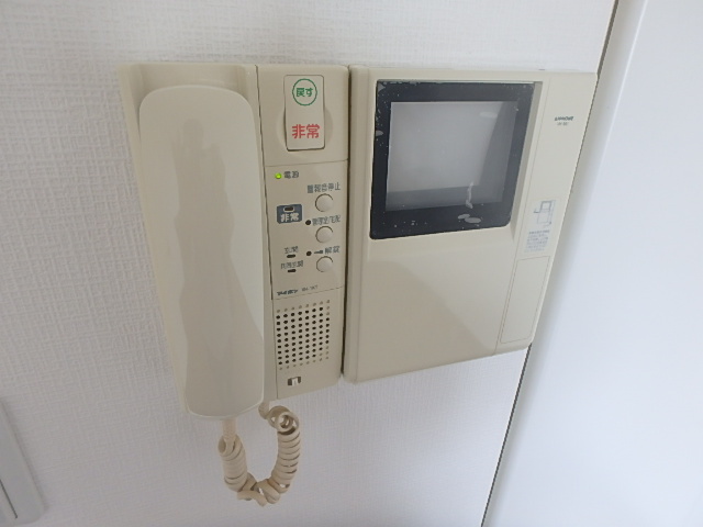 セキュリティ　来訪者をエントランスで確認。