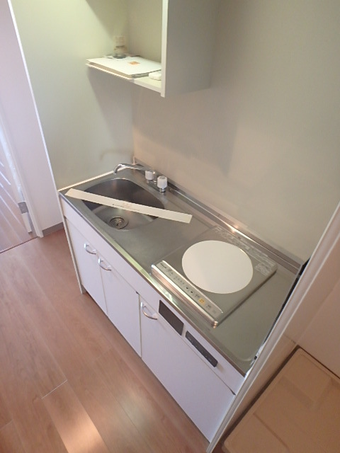 キッチン　徒歩１分程の場所にスーパーあります。