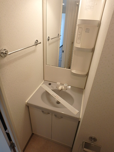 洗面設備　朝の身支度に欠かせない独立洗面所。