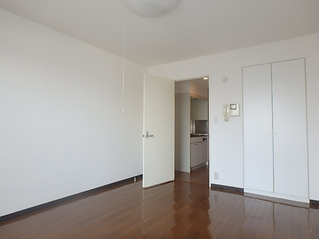 居室・リビング　広々と８帖のお部屋です。