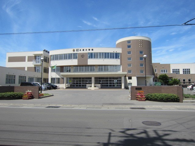 小学校　弘前市立大成小学校（小学校）まで759m