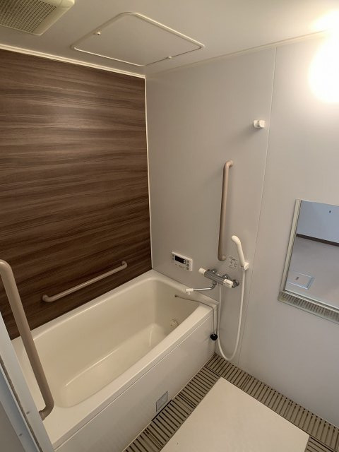 バス・シャワールーム　シンプルで機能的なユニットバス！