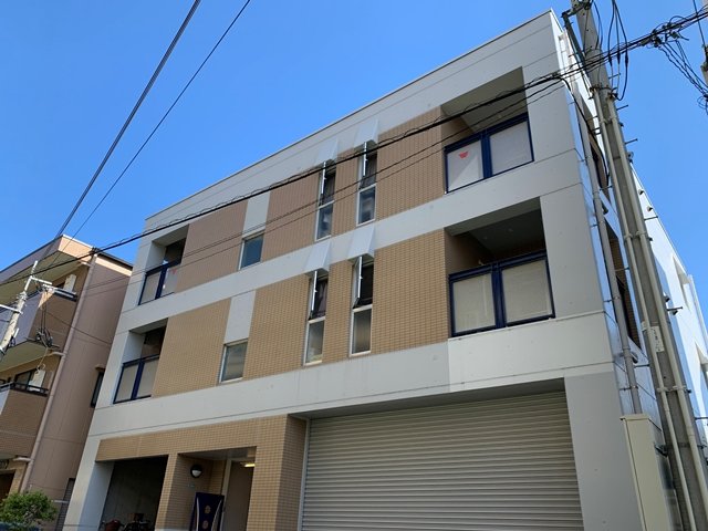 建物外観　敷地内に駐車場あります！