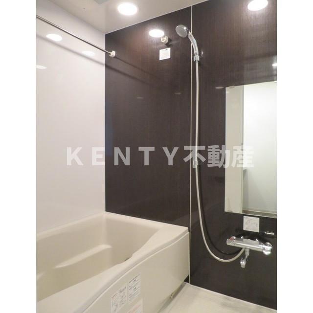 バス・シャワールーム　コンパクトで使いやすいお風呂です