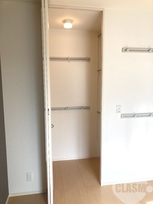 収納　ワンステップクローゼット