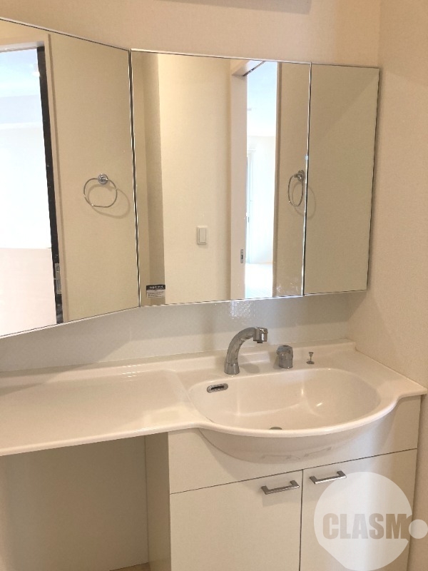 洗面設備　鏡の大きなシャンプードレッサー♪