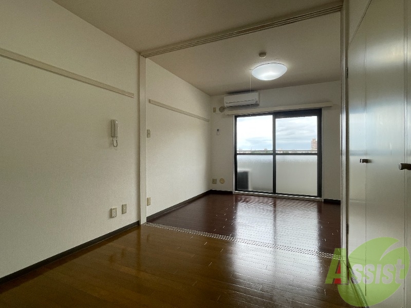 その他部屋・スペース　ダイニングキッチンの隣には寝室になりそうな洋室があります。