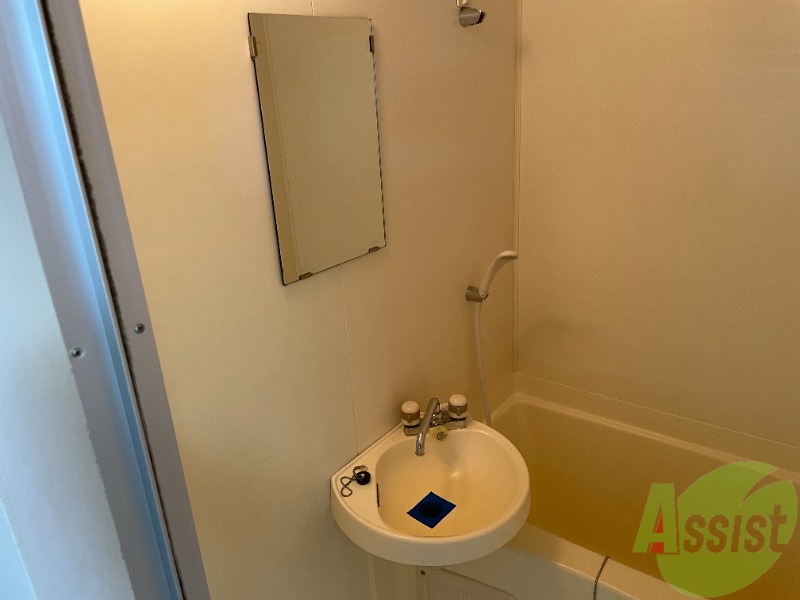 洗面設備　洗面台はございませんので歯磨きはこちらでお願いします