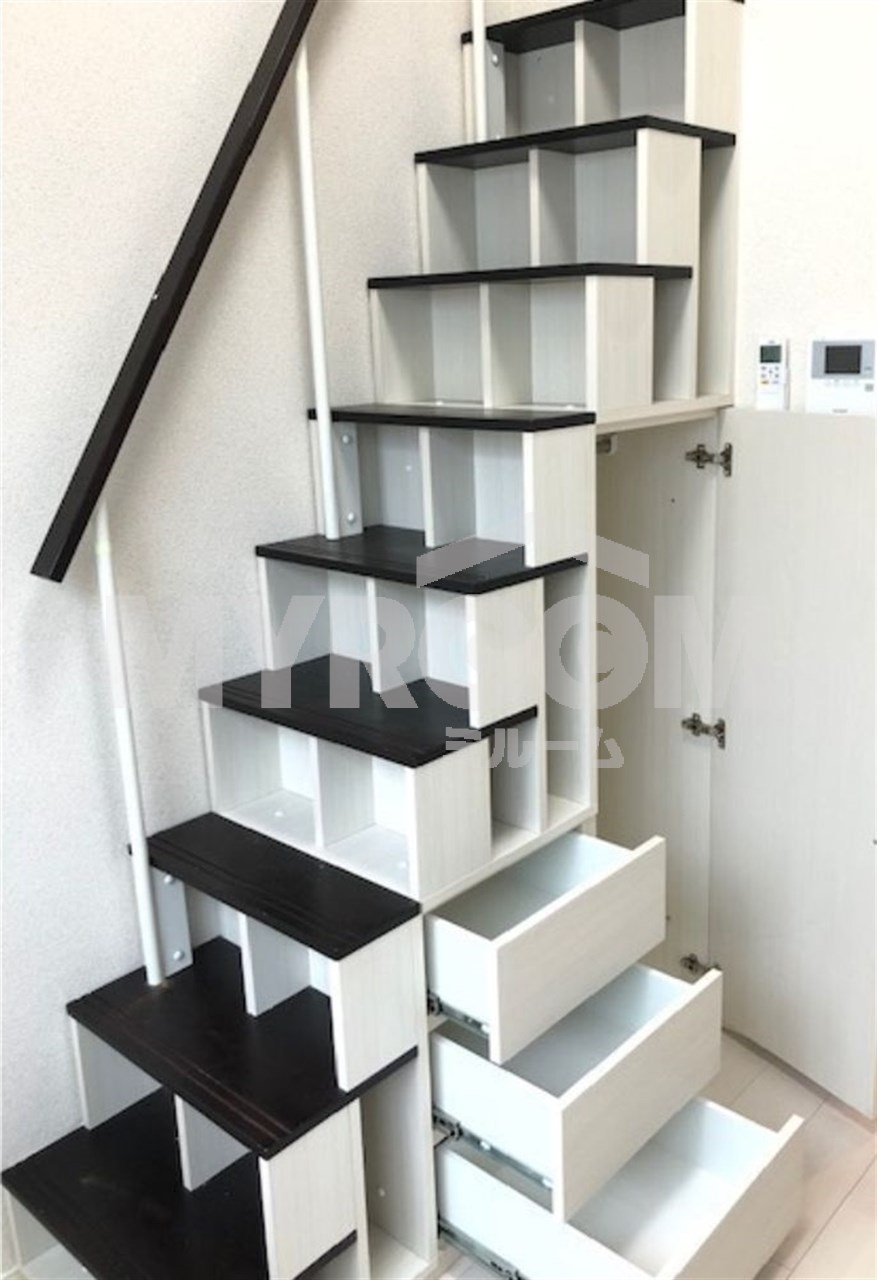 収納　収納階段