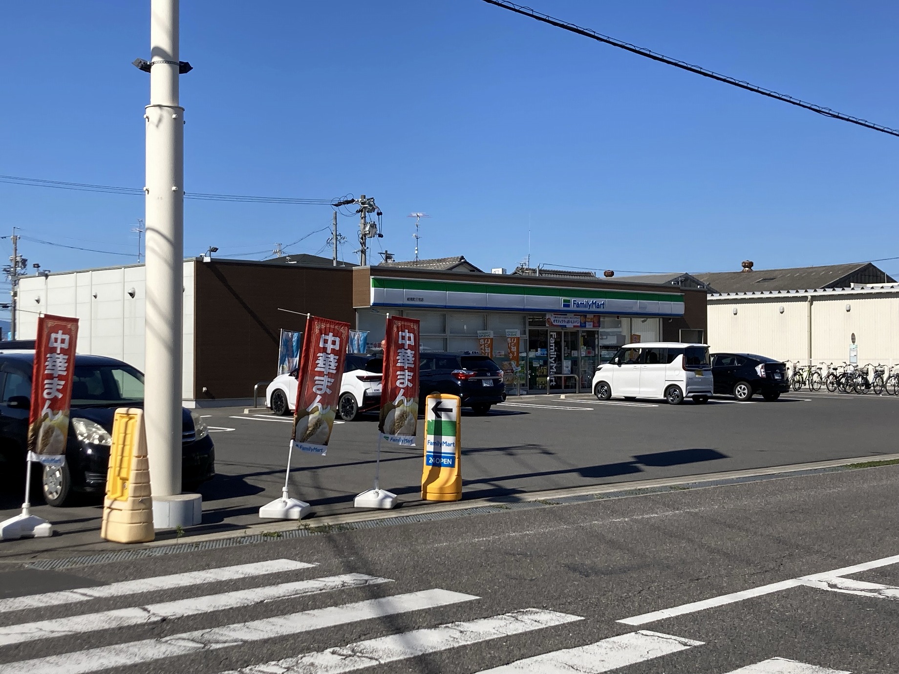 コンビニ　ファミリーマート岐南町三宅店（コンビニ）まで240m