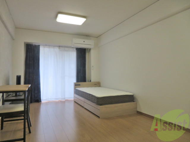 居室・リビング　リビングは１０帖の洋室です。広々していてゆったり出来ますね。