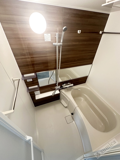 バス・シャワールーム　浴室暖房乾燥機付きバスルームです♪