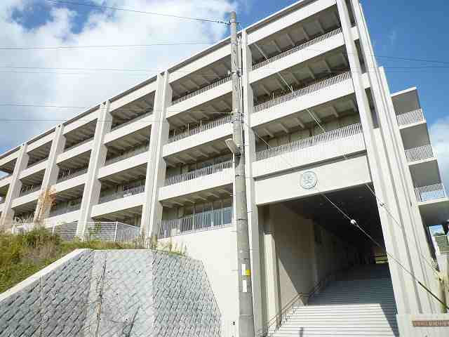 小学校　宝塚市立長尾小学校（小学校）まで927m