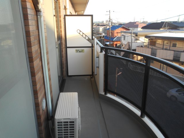 バルコニー　違うお部屋のバルコニーです