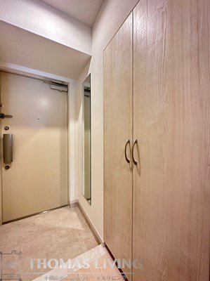 玄関　※別号室の参考写真になります。