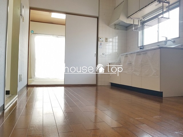 居室・リビング　ダイニングには窓もあるので明るいですよ♪