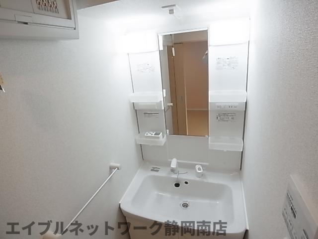 洗面設備　使いやすい洗面所です