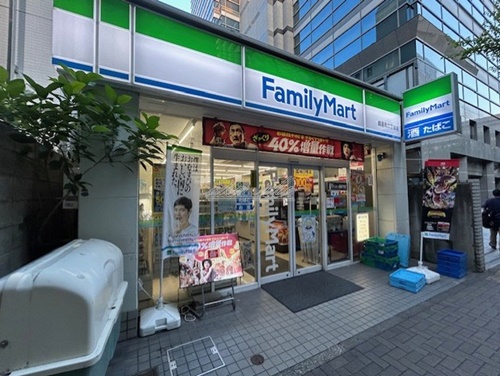 コンビニ　ファミリーマート 鶴屋町二丁目店（コンビニ）まで117m