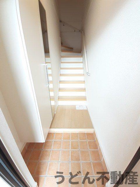 玄関　うどん県のお部屋探しはうどん不動産へ うどんちゃんとLINE