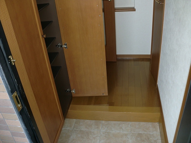玄関　※同物件参考写真