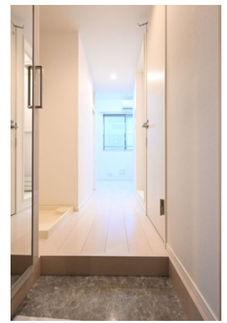 玄関　収納もある玄関です