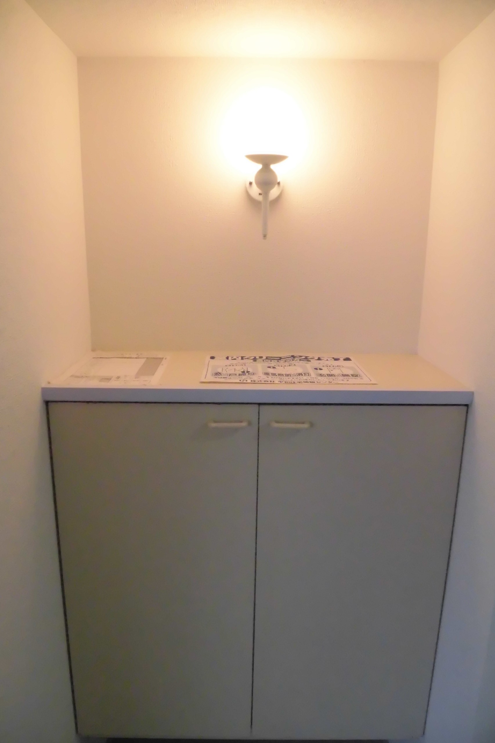 玄関　玄関にはシューズボックスがあります。