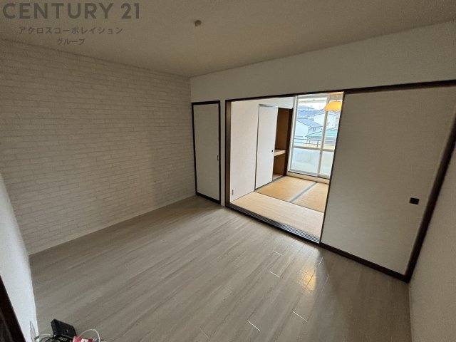 居室・リビング　和室に面した6帖の洋室です♪