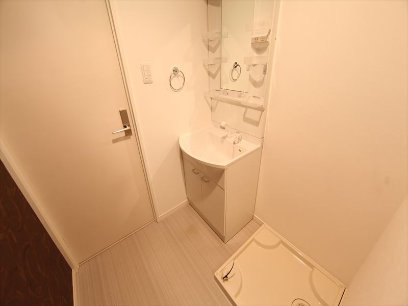 洗面設備　脱衣所　独立洗面台付（シャンプードレッサー付）