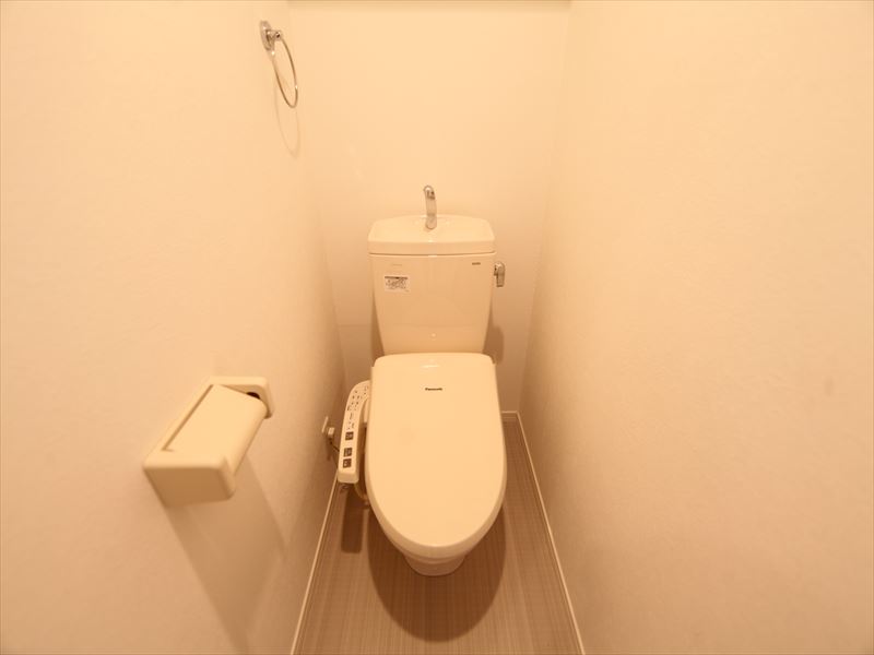 トイレ　温水洗浄機能付